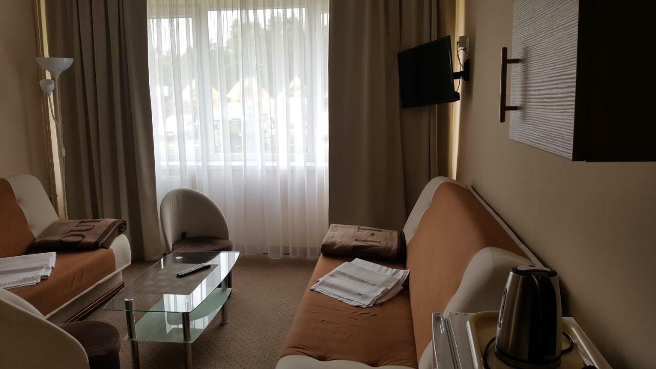 Zem-Tourist Hotel Pustkowo Buitenkant foto